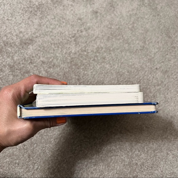 Toddler/Kids 3 Books 📚- Look & Learn Word, Dinosaur Dance/Belly Button Button - Picture 7 of 10